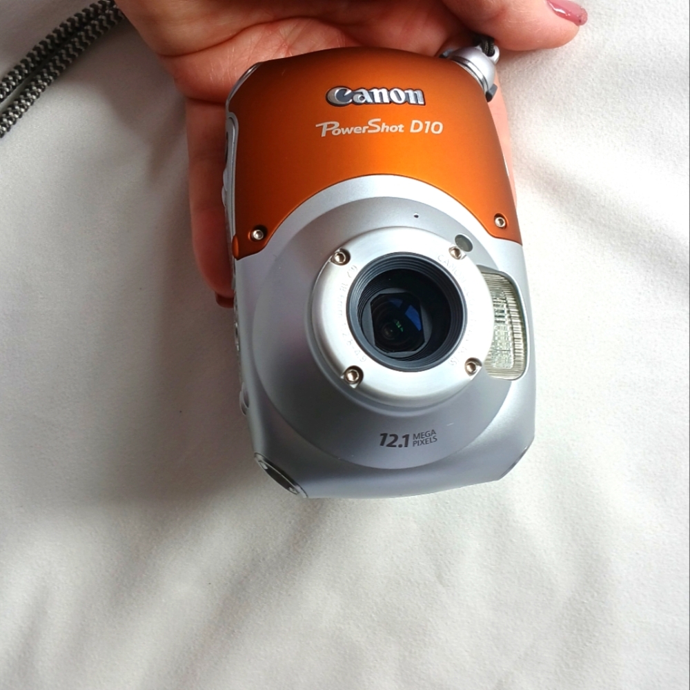 Waterproof Canon Powershot D10, 12.1 MP, 3.7 Zoom~Waterproof 10m/33ft